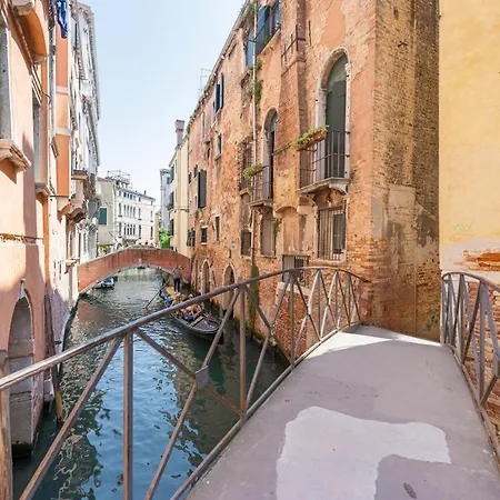 Luxury Penthouse With Terrace *